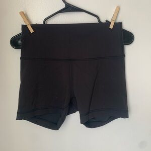 Lululemon Wunder Train High Rise Shorts 2”